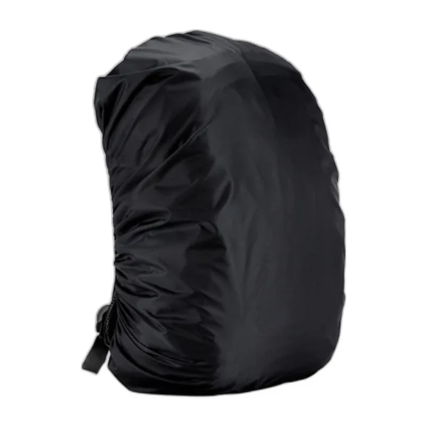 Housse de pluie noire tendue sur un sac à dos
